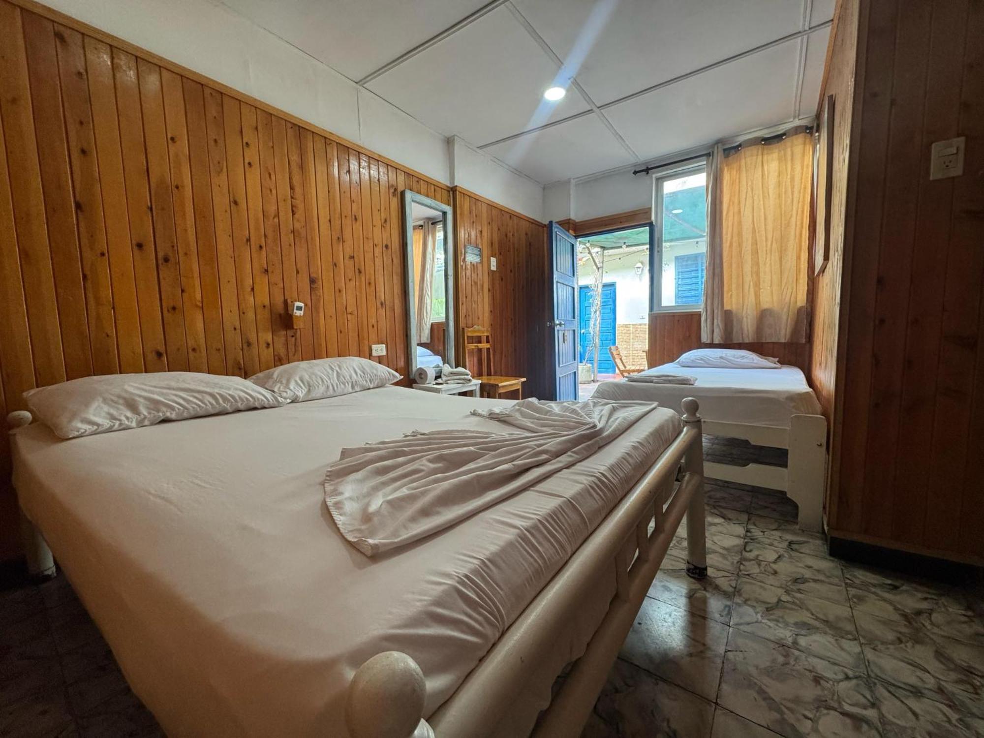 Hostal Luna Llena Getsemani Cartagène Extérieur photo